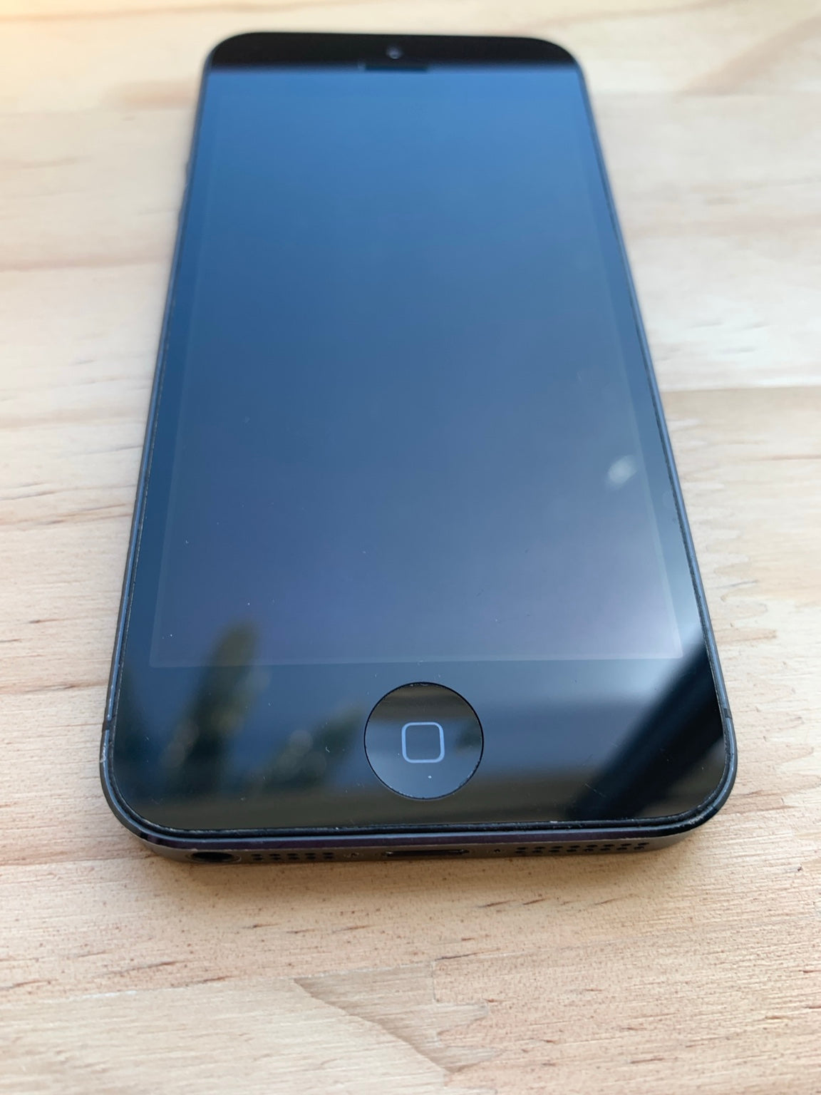 Used Apple iPhone 5 16GB Space Gray – Wi-Fi Only (SoftBank Japan)